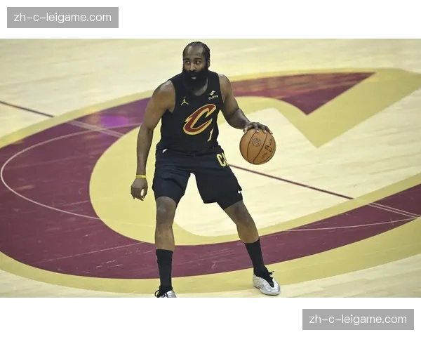 骑士进攻战术执行到位 哈登与阿伦挡拆配合效果显著